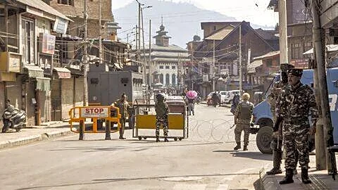 MoD: J&K calmest year, 0 stone pelting, 1 militant recruit