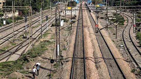 Iran completes 730-kilometer Chabahar-Zahedan railway opening in a few months