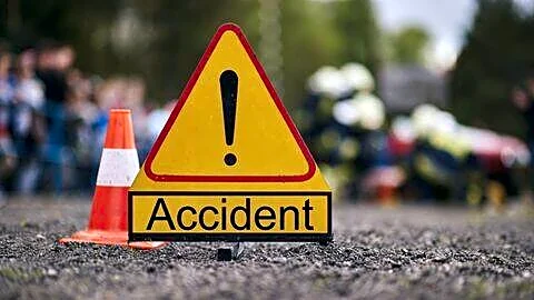 Delhi-Lucknow bus flips on Ganga Expressway in Hardoi, 17 hurt