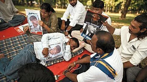 Sahil Wakode's parents hunger strike in Mumbai seeking police protection