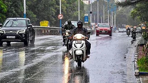 IMD issues yellow alert for Pune with thunderstorms, lightning, rain