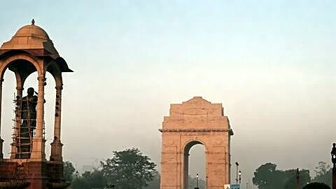 Delhi records warmer nights, Safdarjung 19.7°C, IMD reports no rain
