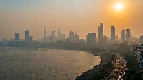 Mumbai heat reaches 37 to 38C, forecasts differ on cooling