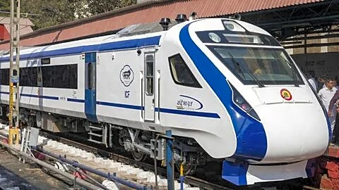 Vande Bharat sleeper connects Mumbai and Bengaluru in 16 hours