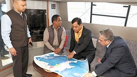 Sonowal in Busan seeks India top 5 shipbuilders by 2047