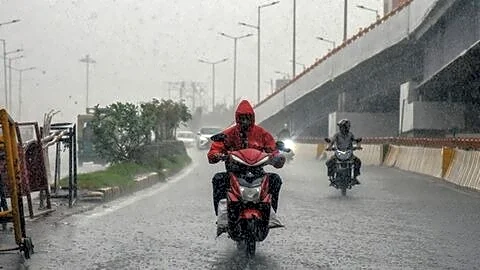 Cyclone Arnab to hit Andhra Pradesh coast Wednesday 115-125km/h