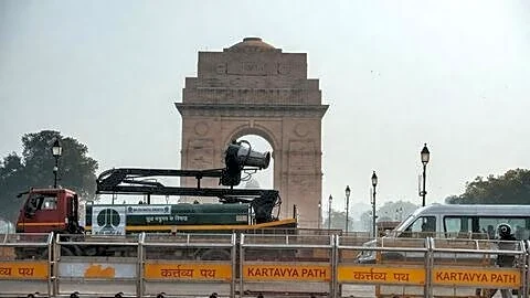 Delhi's air quality falls to poor with AQI at 225