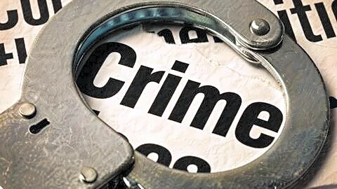 DRI finds ₹2.76cr gold under shoe, arrests 2 in Barabanki