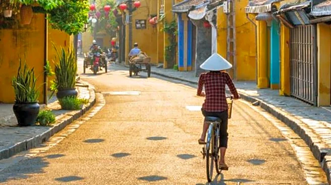 Peaceful alleys in Vietnam worth visiting