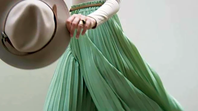 How to pair sweatshirts with pleated maxi skirts