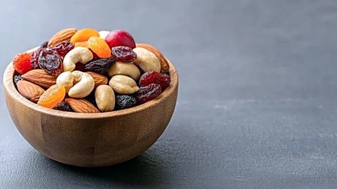 5 nuts and fruit combinations for healthy snacking