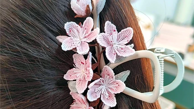 Micro claw clips: What this hairstyling trend is