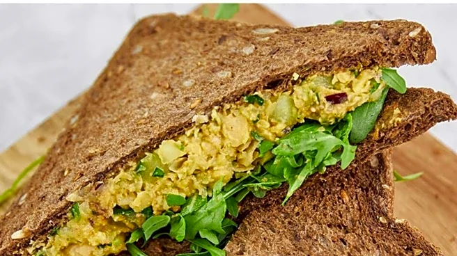 Avocado chickpea mash sandwiches: 5-minute recipe