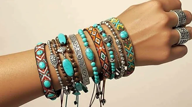 How to make bracelets using recycled paper
