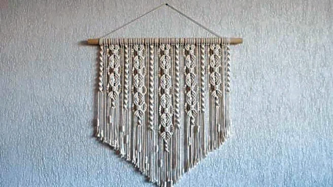 How to create beautiful wall hangings at home