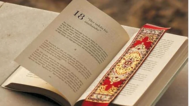DIY lovers, try this bookmark craft