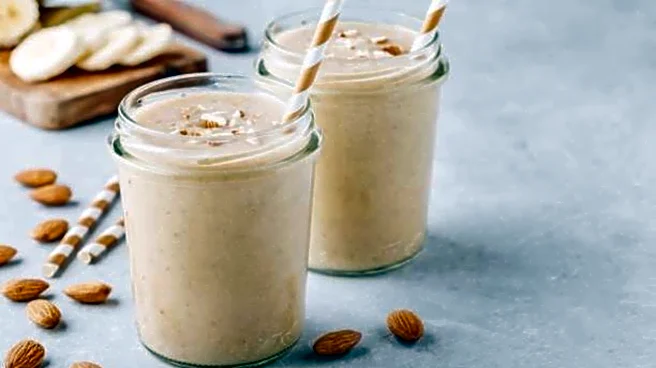 Almond milk smoothies: 5 recipes for everyone