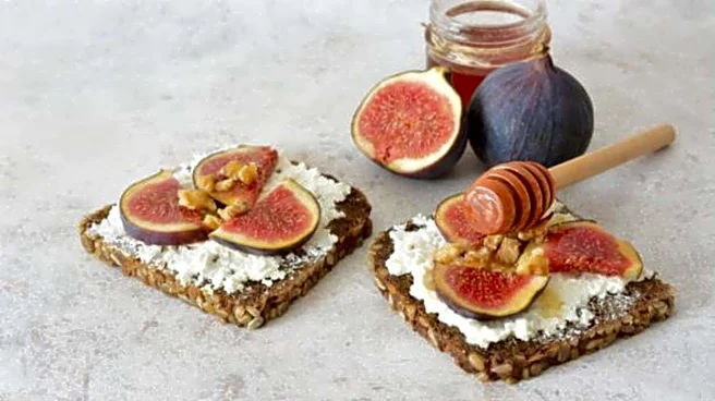 Quick breakfast snack: Fig and ricotta toast