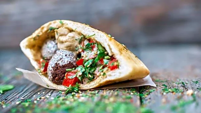 Quick and tasty: Hummus and pita pocket