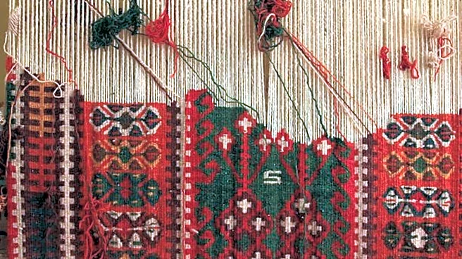 How to craft a woven tapestry at home