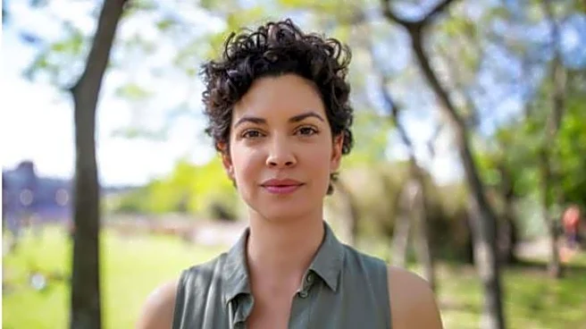 How to style short curls
