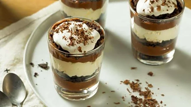 Oat-cocoa parfaits: A chocolatey morning boost