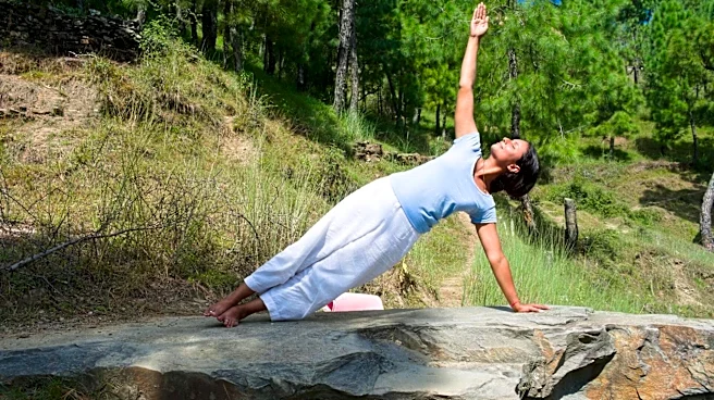 Improve your balance with this side plank variation
