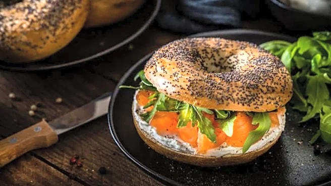 5-minute recipe: Bagel with guacamole and radish