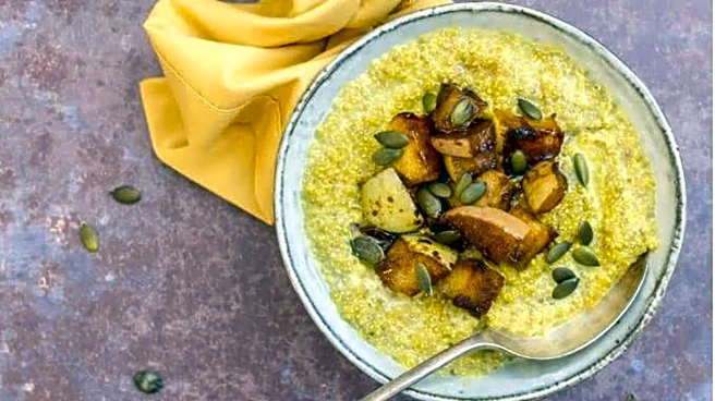 5-minute fix: Honey turmeric porridge