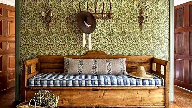 What is cottagecore decor?
