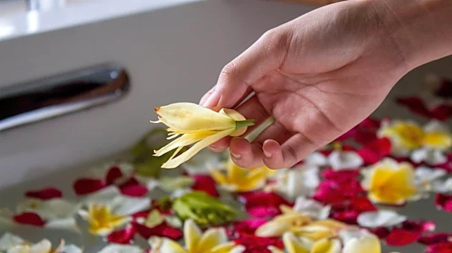 How to make a relaxing flower bath at home