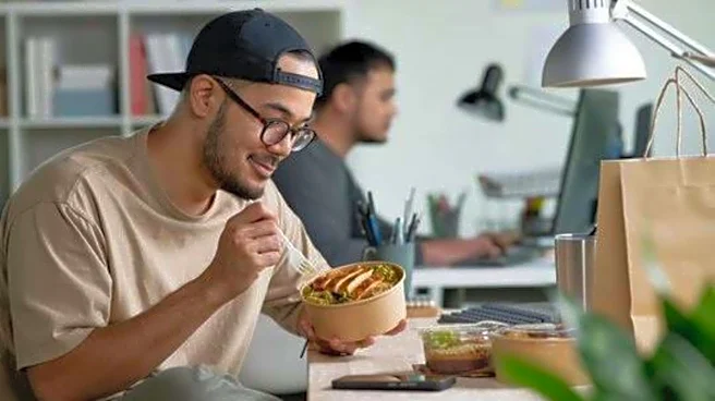 Office lunch 101: 5 etiquette rules to follow
