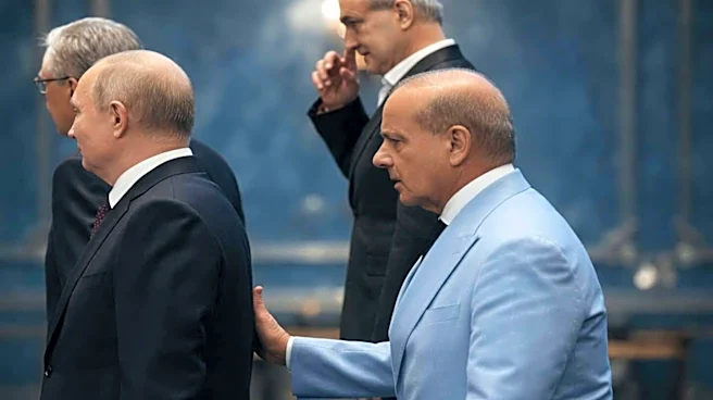 Video: Sharif stops Putin for chat after SCO group photo