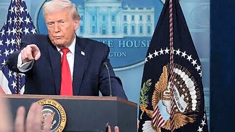 Donald Trump proposes replacing White House press room with pool