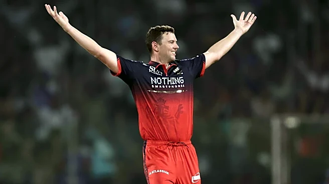 Listing RCB bowlers with best figures versus DC in IPL