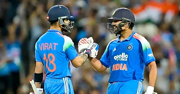 Play of the Day: Virat Kohli and Rohit Sharma share unbeaten 168-run stand to help India win third ODI vs Australia convincingly