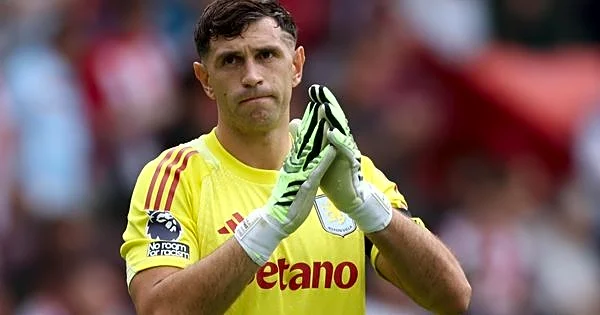 WATCH: Emiliano Martinez rattled by Arsenal fans after goal-keeper endures a Nightmare at Emirates