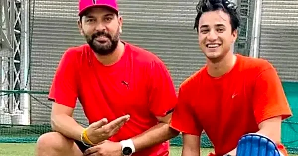 “Still can’t get a 50 off 12 balls, can you” – Yuvraj Singh puts a cheeky story for Abhishek Sharma