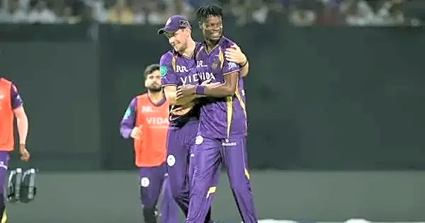 Blessing Muzarabani picks two wickets in same over vs SRH; gets KKR back in the game