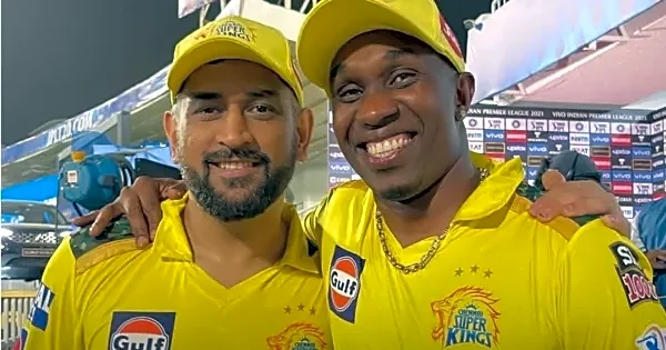 MS Dhoni meets Dwayne Bravo amidst return speculations