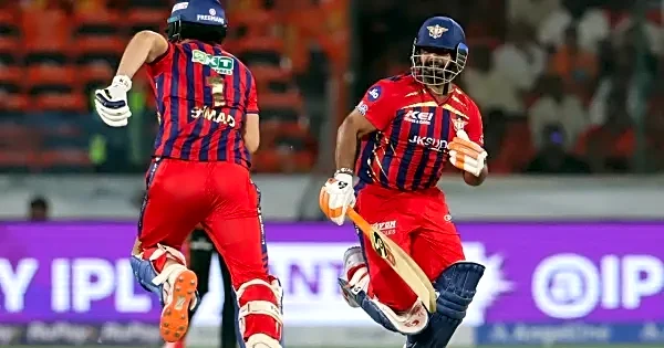 Twitter reacts to LSG’s batting during powerplay against RCB bowling