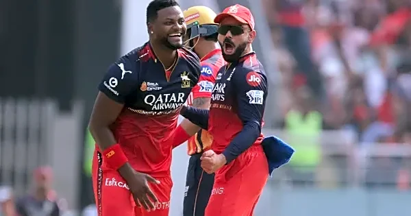 Virat Kohli dances with Romario Shepherd during the DC vs RCB IPL 2026 match; Video goes viral.