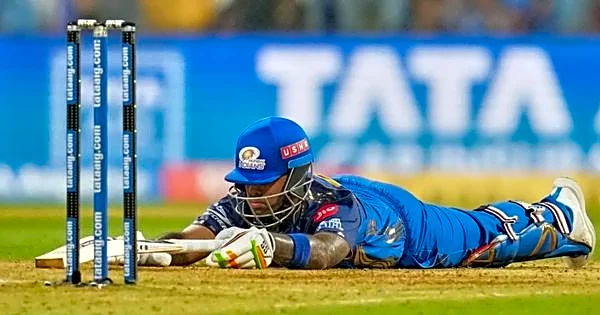 Netizens on X applaud MI’s powerplay performance while criticising  Suryakumar Yadav as he gets out on low score