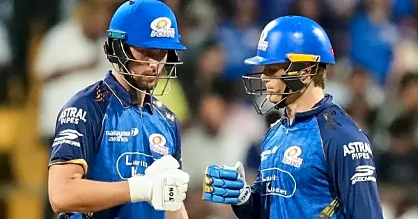 Why did Mumbai Indians players wear black armbands during clash with SRH?