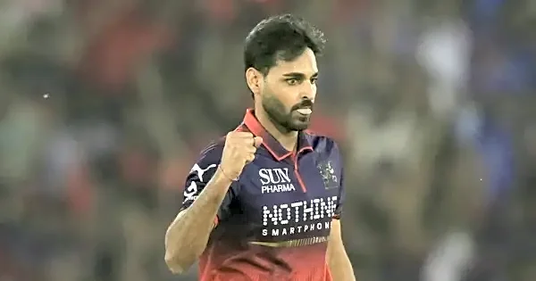 Bhuvneshwar Kumar bowls impressive spell against Mumbai Indians takes 3 wickets in Powerplay