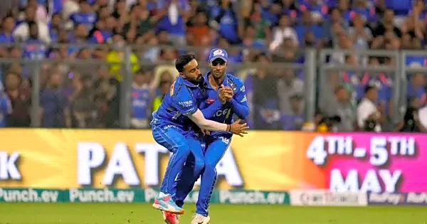 Naman Dhir and Tilak Varma’s bizarre fielding mix-up leaves fans stunned during RCB-MI thriller
