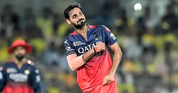 “RCB have 50% of the match!”: X reacts to fiery bowling from RCB pace duo in powerplay against GT