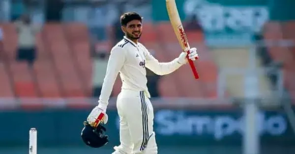 Shubman Gill goes down on his knees in slip in search of a crucial edge from Rahmanullah Gurbaz