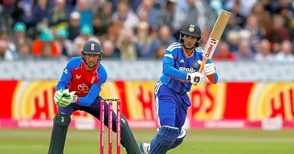India lose two wickets in consecutive overs after opting to bat first against England