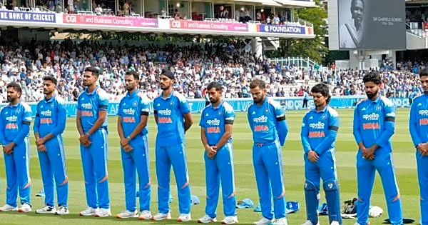 Why are England and India players wearing black arm bands in the 3rd ODI at Lord’s ?